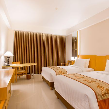 Golden Palace Hotel Lombok Mataram Exterior photo