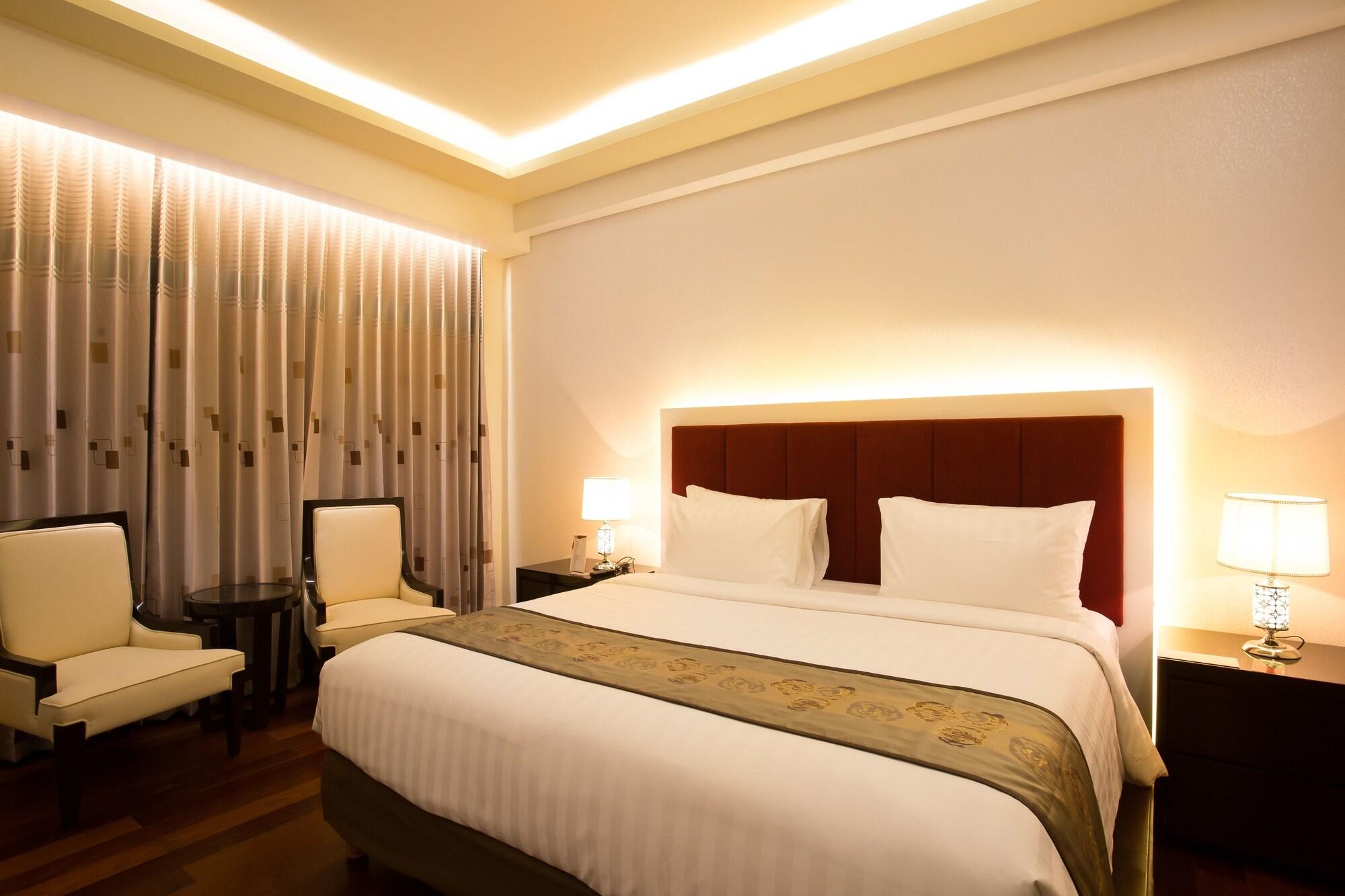 Golden Palace Hotel Lombok Mataram Exterior photo