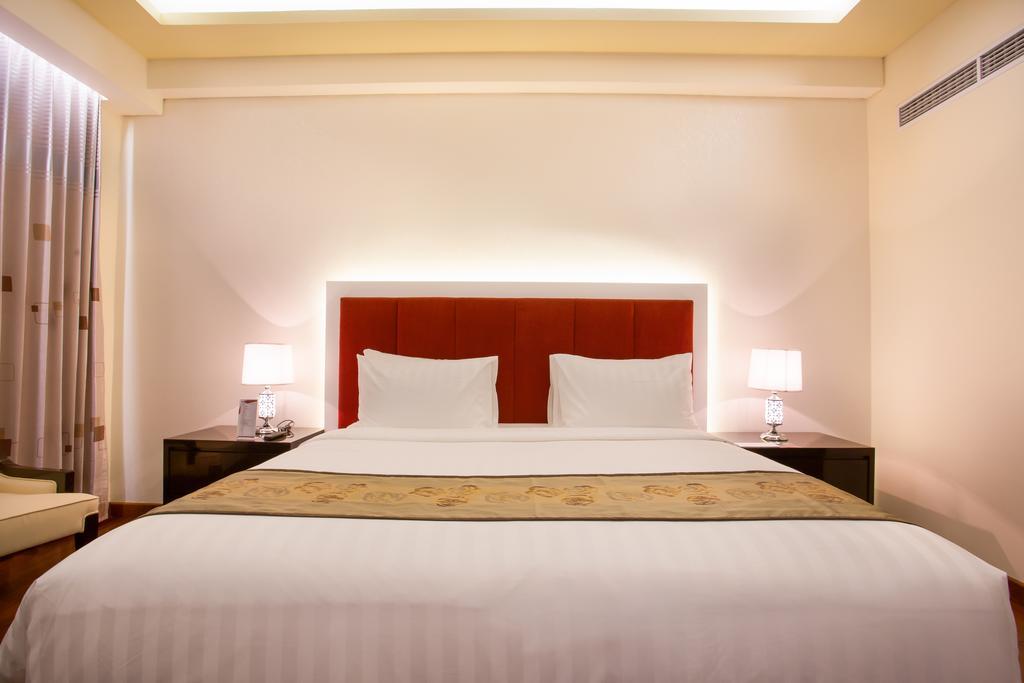 Golden Palace Hotel Lombok Mataram Room photo