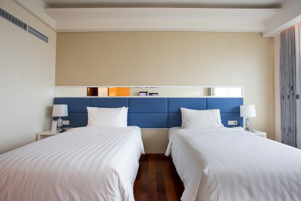 Golden Palace Hotel Lombok Mataram Room photo