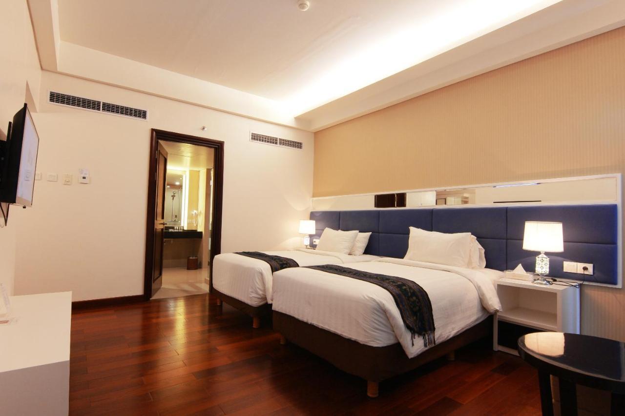 Golden Palace Hotel Lombok Mataram Exterior photo